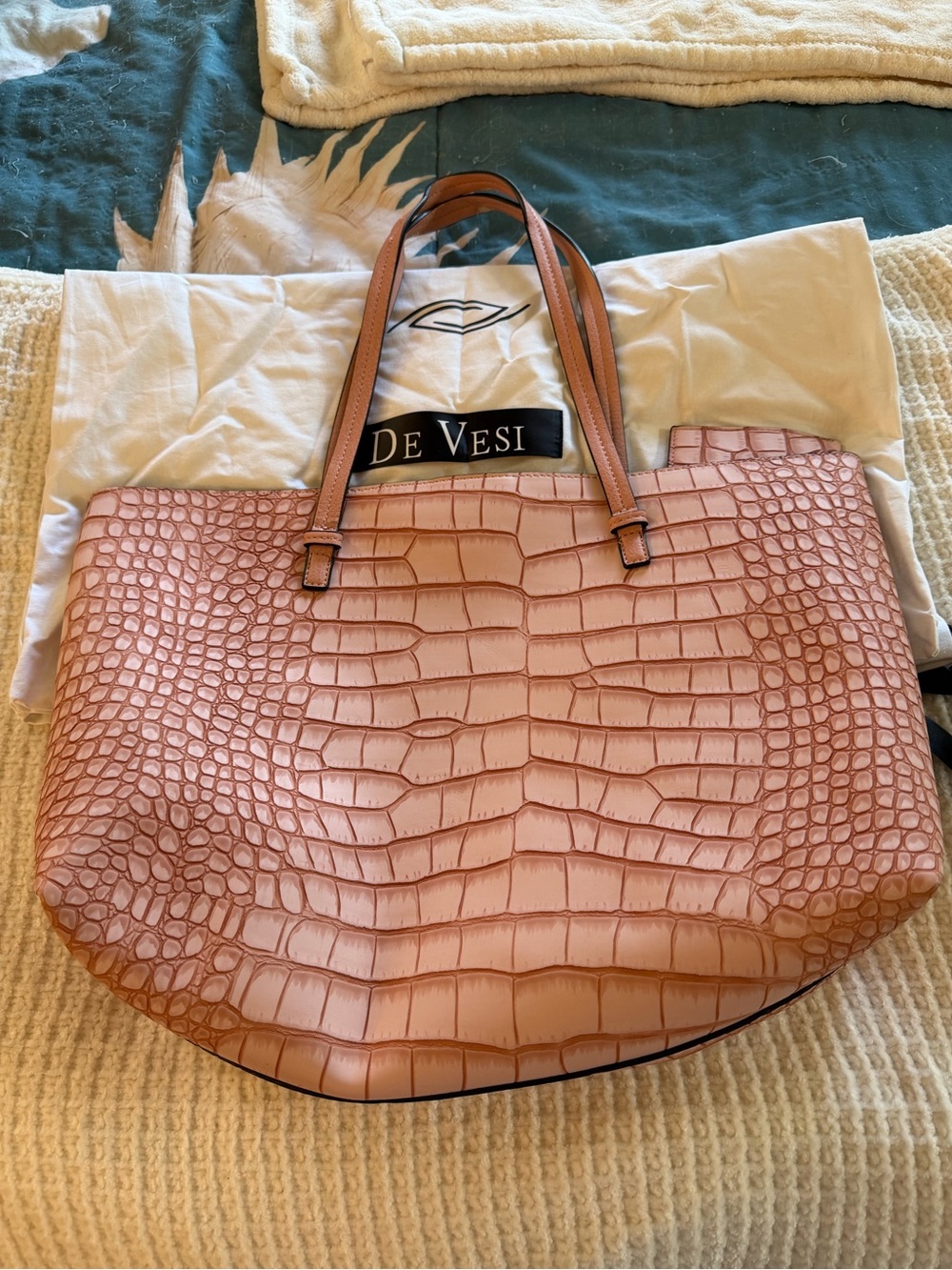 De Vesi Pink Croc-Embossed Tote